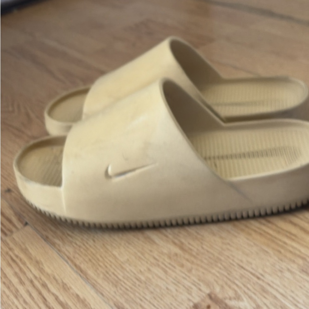 Nike Calm Slides